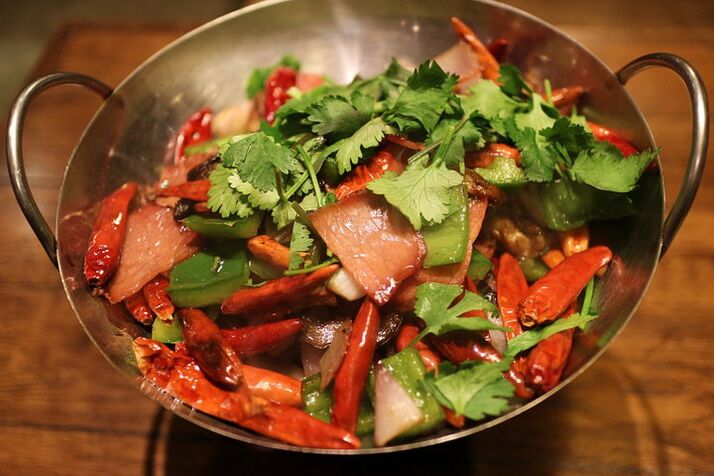 Warmer Salat mit Fleisch für die Dukan-Diät